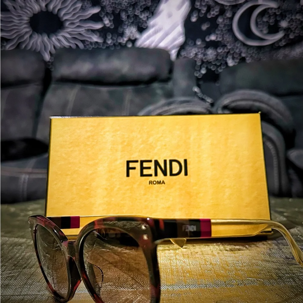 Fendi Sunglasses - Black and purple tortoise style
❌70%OFF SALE❌ - Picture 1 of 14